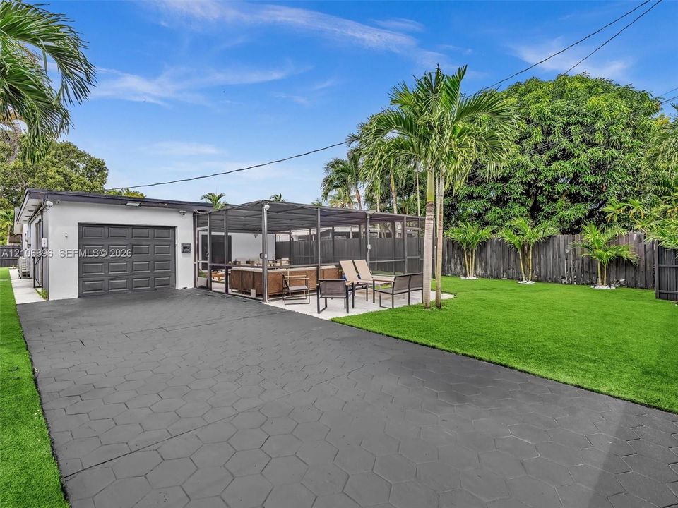 En Venta: $1,080,000 (4 camas, 2 baños, 1600 Pies cuadrados)