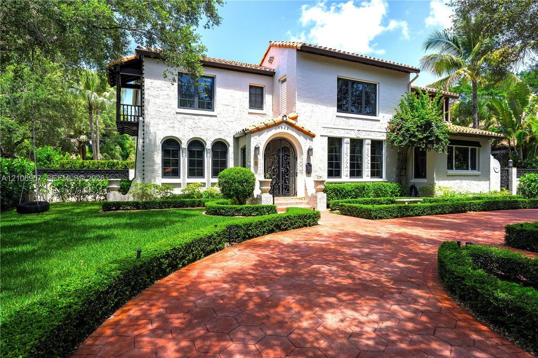 En Renta: $28,000 (6 camas, 3 baños, 3929 Pies cuadrados)