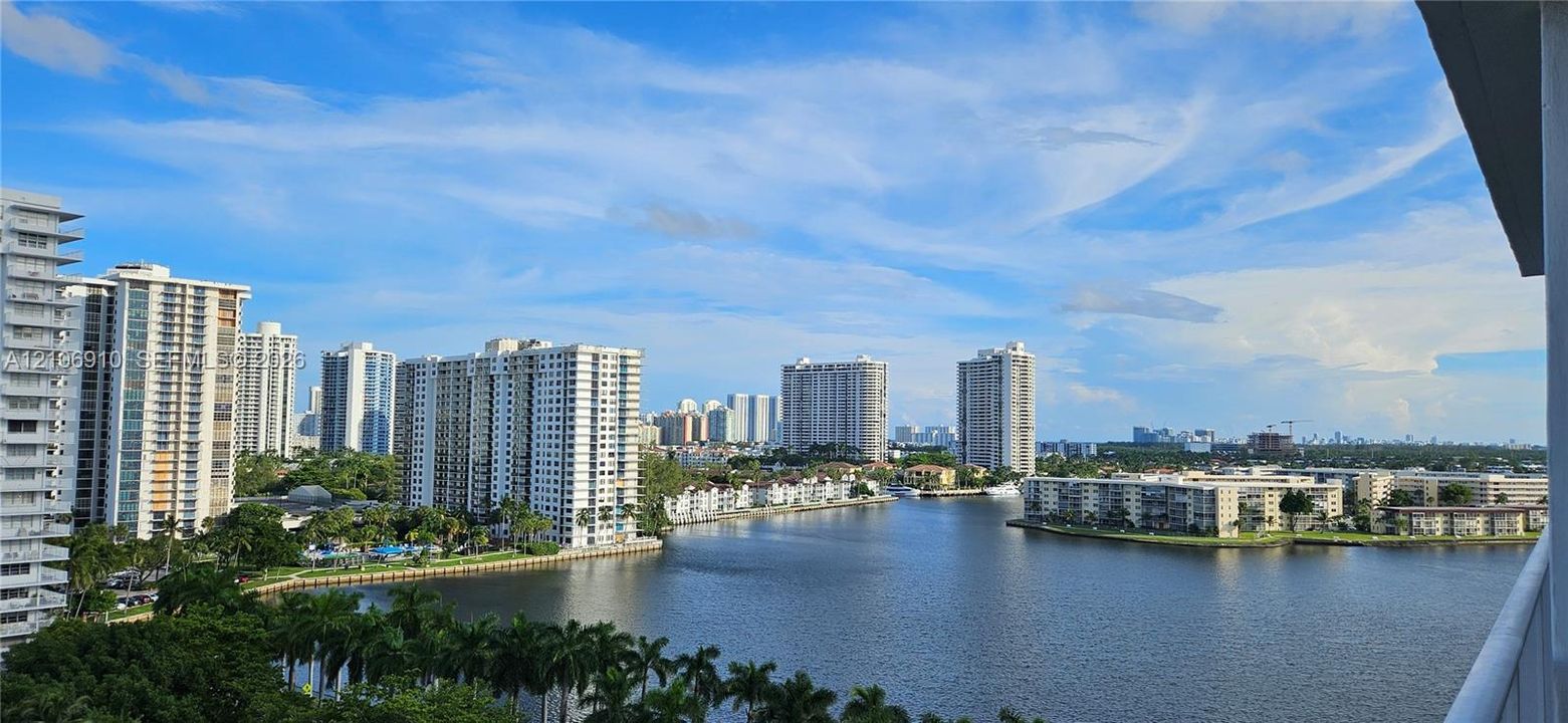 В аренду: $2,200 (1 спален, 2 ванн, 1066 Квадратных фут)