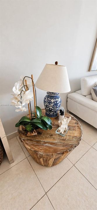 Neutral ceramic tile flooring throughout