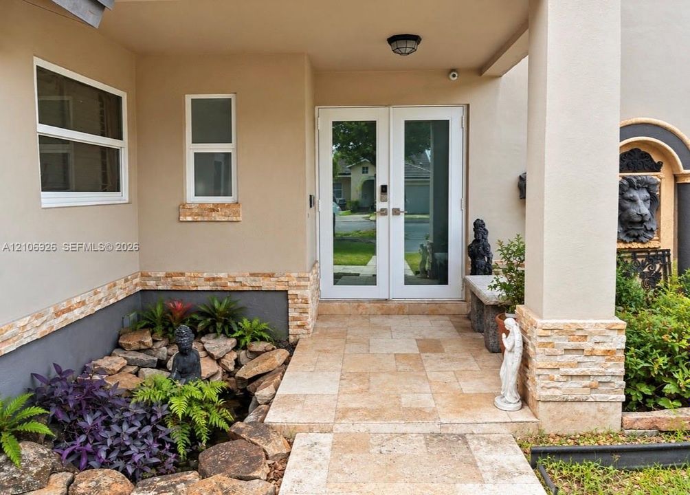En Venta: $820,000 (5 camas, 3 baños, 2213 Pies cuadrados)