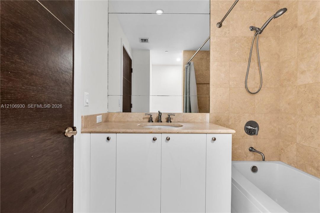 En Venta: $1,120,000 (2 camas, 2 baños, 1558 Pies cuadrados)