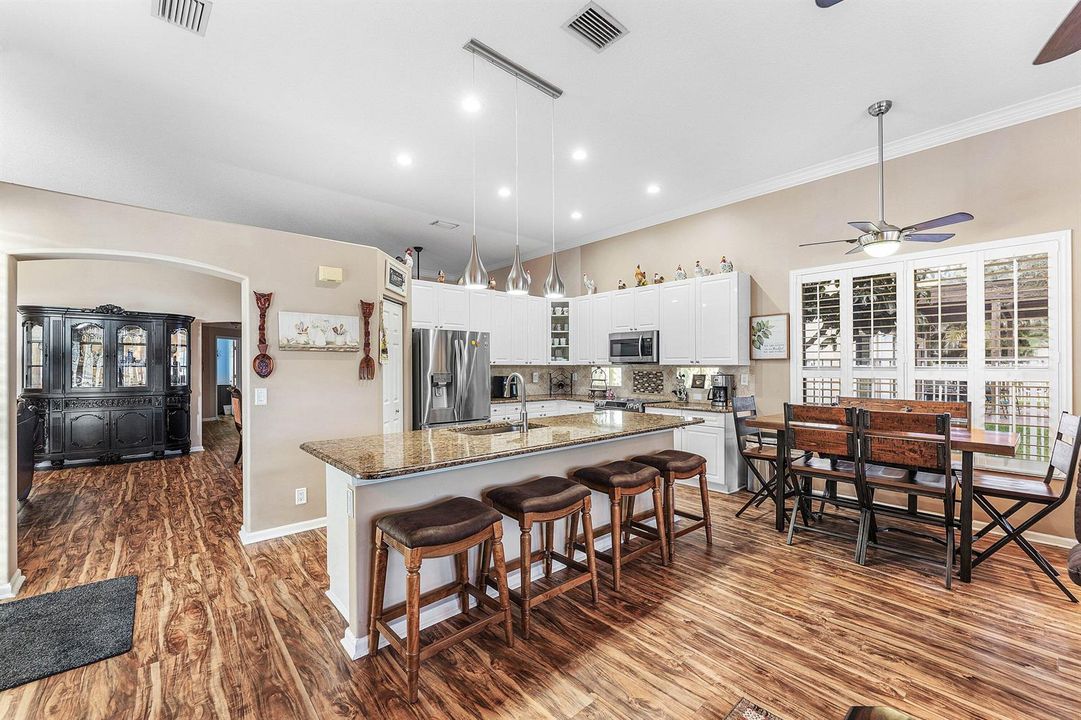 Kitchen / Breakfast Nook