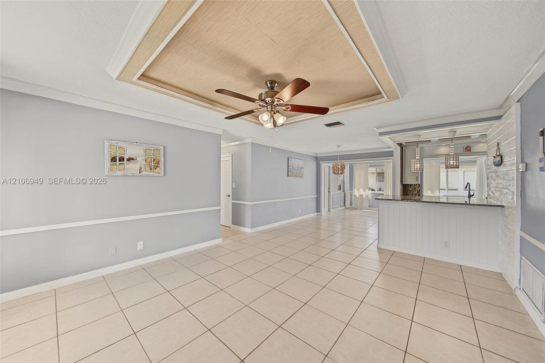 For Sale: $387,400 (2 beds, 2 baths, 1318 Square Feet)