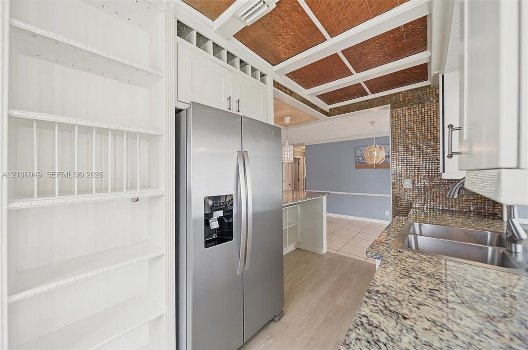 For Sale: $387,400 (2 beds, 2 baths, 1318 Square Feet)