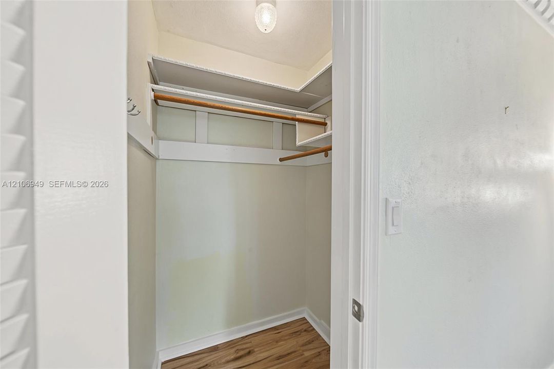 For Sale: $387,400 (2 beds, 2 baths, 1318 Square Feet)