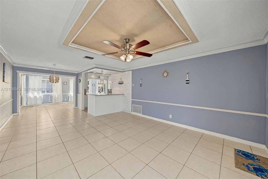 For Sale: $387,400 (2 beds, 2 baths, 1318 Square Feet)