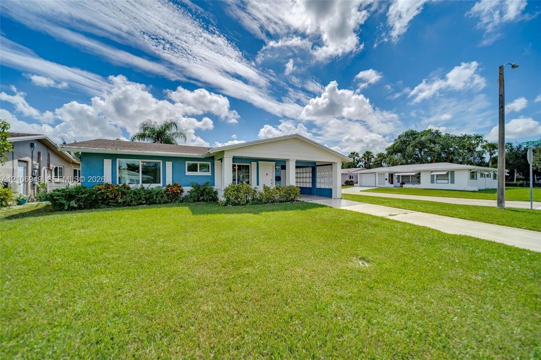 For Sale: $387,400 (2 beds, 2 baths, 1318 Square Feet)