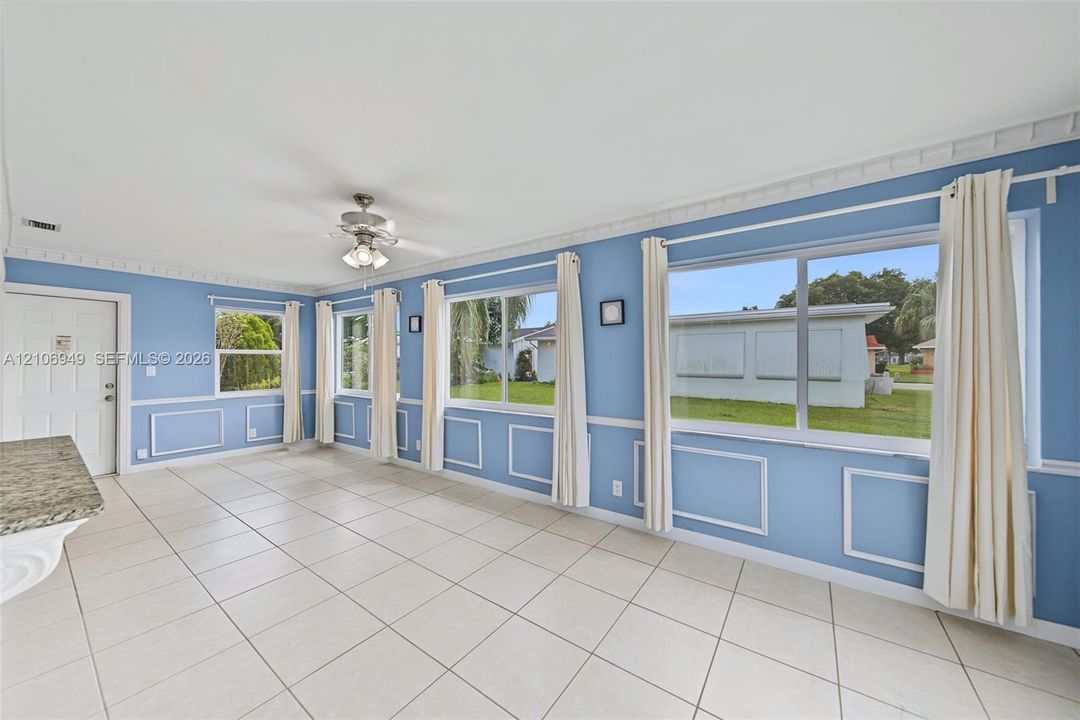 For Sale: $387,400 (2 beds, 2 baths, 1318 Square Feet)