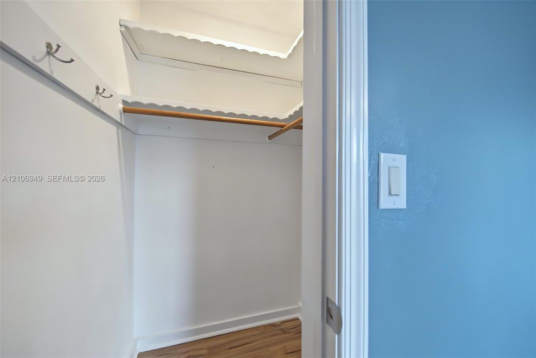 For Sale: $387,400 (2 beds, 2 baths, 1318 Square Feet)