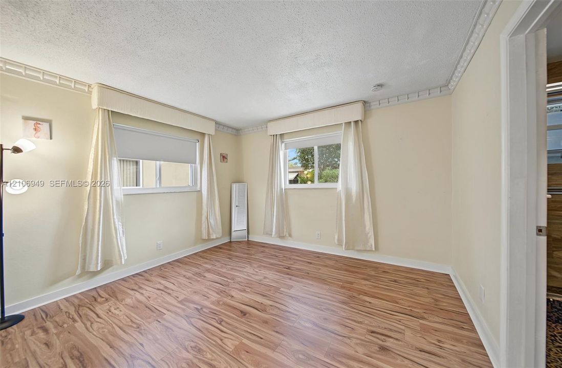 For Sale: $387,400 (2 beds, 2 baths, 1318 Square Feet)