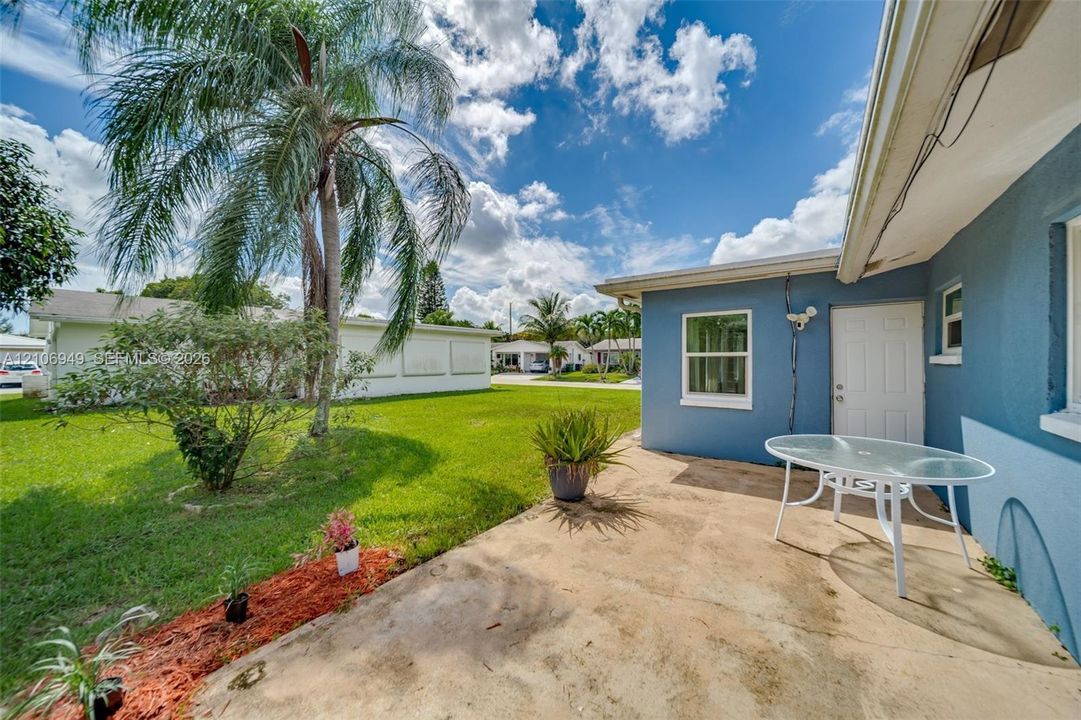 For Sale: $387,400 (2 beds, 2 baths, 1318 Square Feet)