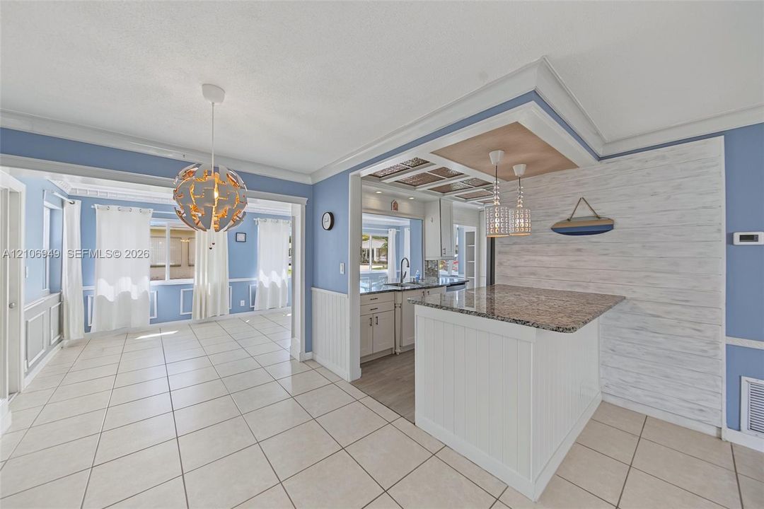 For Sale: $387,400 (2 beds, 2 baths, 1318 Square Feet)