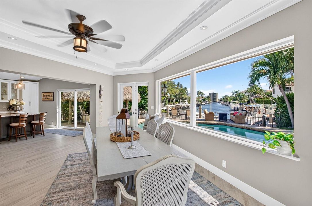 SPACIOUS BRIGHT DINING ROOM