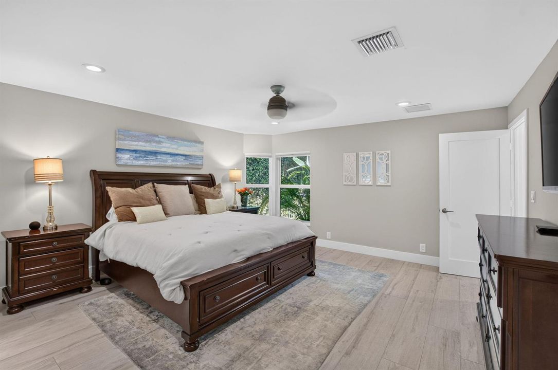 SPACIOUS MASTER BEDROOM