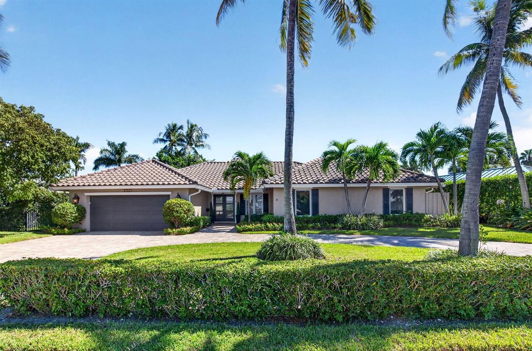 GORGEOUS TROPIC ISLE HOME