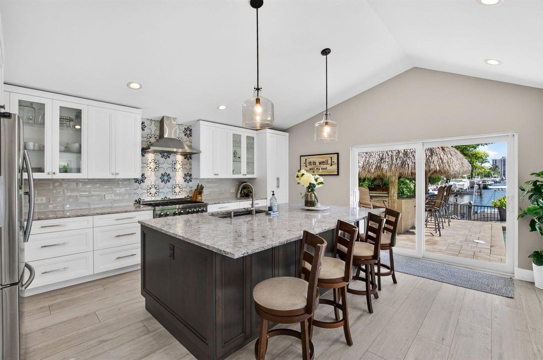 SPACIOUS BRIGHT KITCHEN WITH SEATING