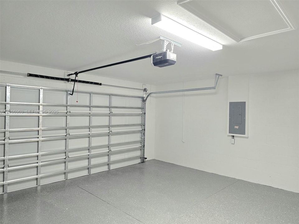 For Sale: $295,000 (3 beds, 2 baths, 1290 Square Feet)