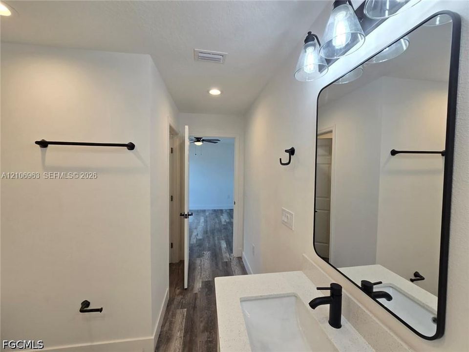 For Sale: $295,000 (3 beds, 2 baths, 1290 Square Feet)