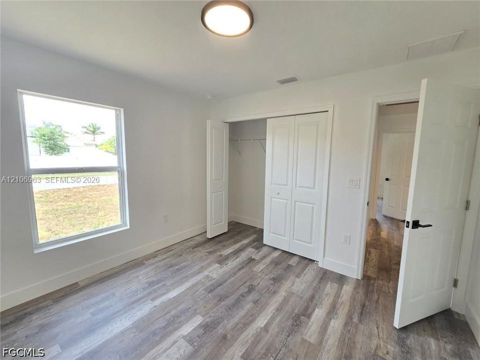 For Sale: $295,000 (3 beds, 2 baths, 1290 Square Feet)