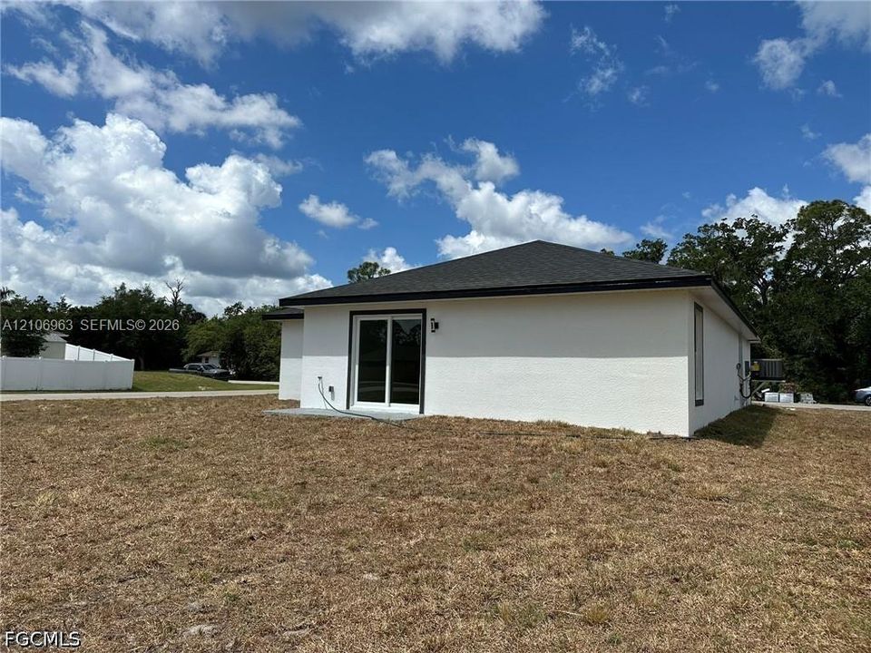 For Sale: $295,000 (3 beds, 2 baths, 1290 Square Feet)