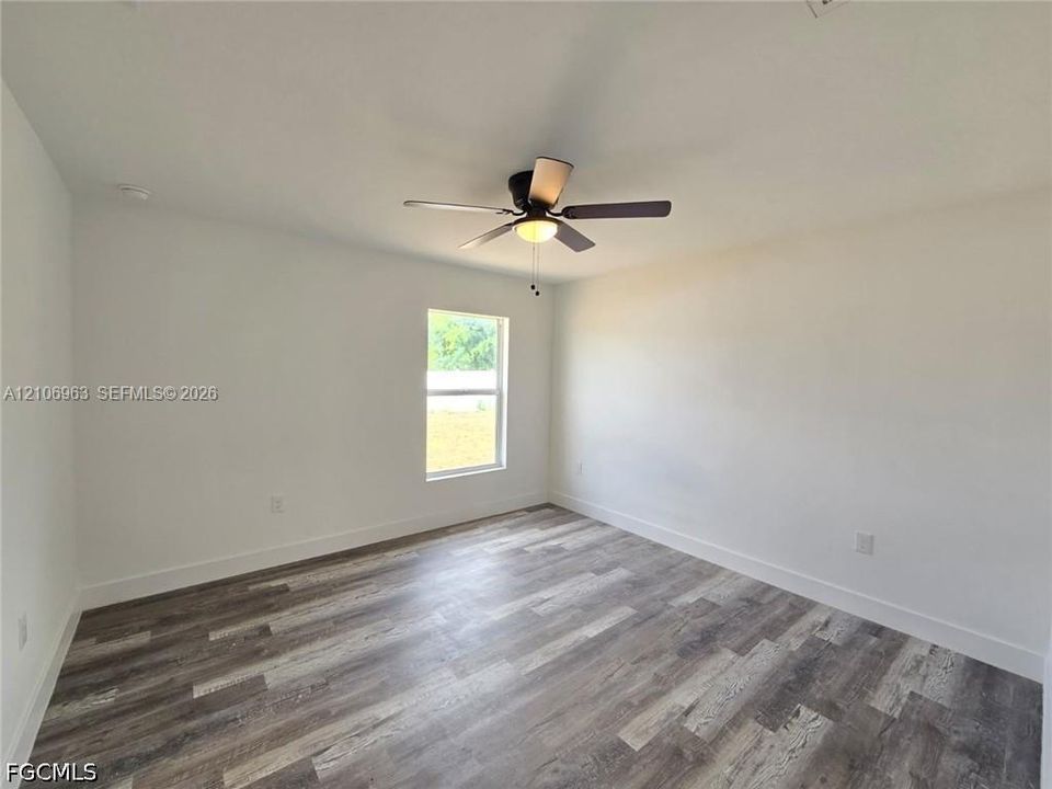 For Sale: $295,000 (3 beds, 2 baths, 1290 Square Feet)