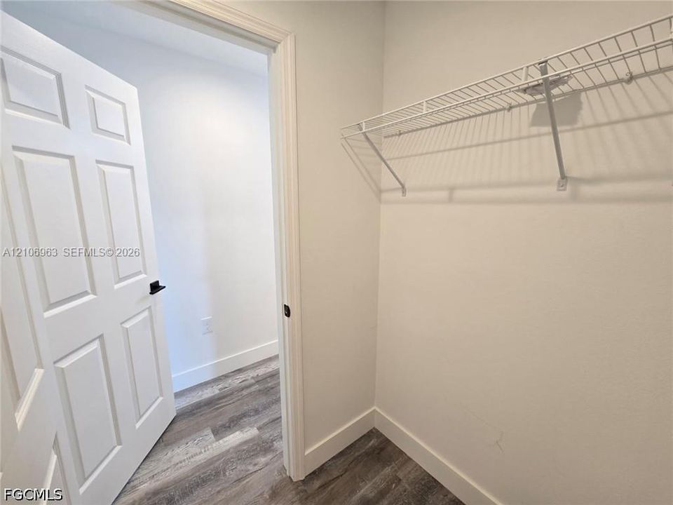 For Sale: $295,000 (3 beds, 2 baths, 1290 Square Feet)