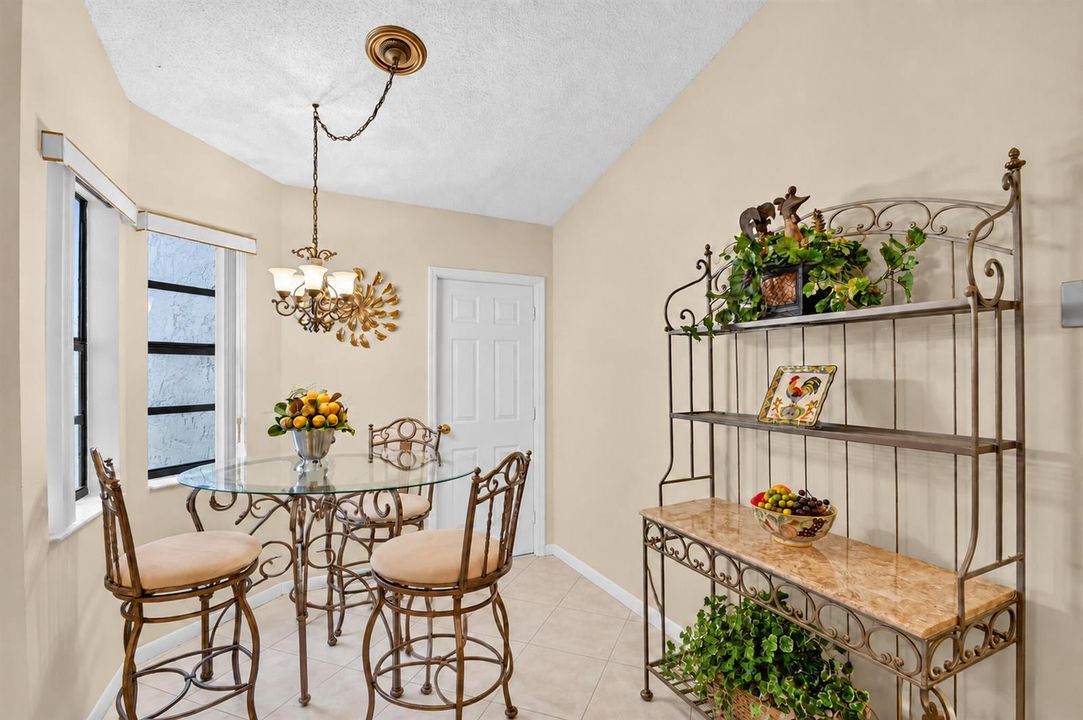 Breakfast Nook 2