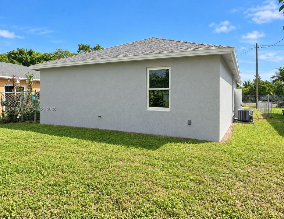 For Sale: $380,000 (3 beds, 2 baths, 1240 Square Feet)