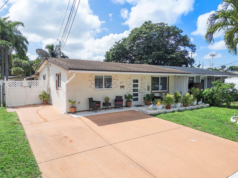 7020 SW 20th St_001