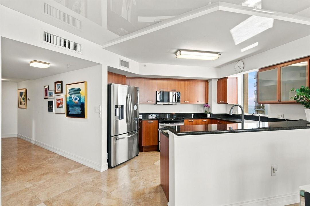 11-web-or-mls-2001-n-ocean-blvd-1102