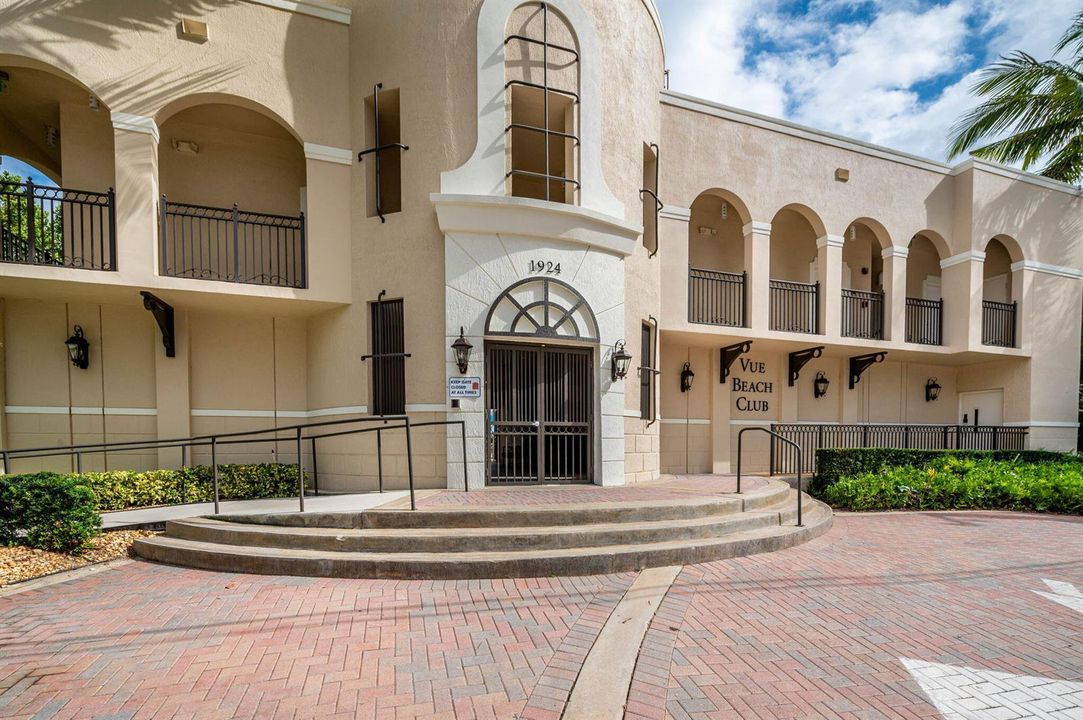 64-web-or-mls-2001-n-ocean-blvd-605