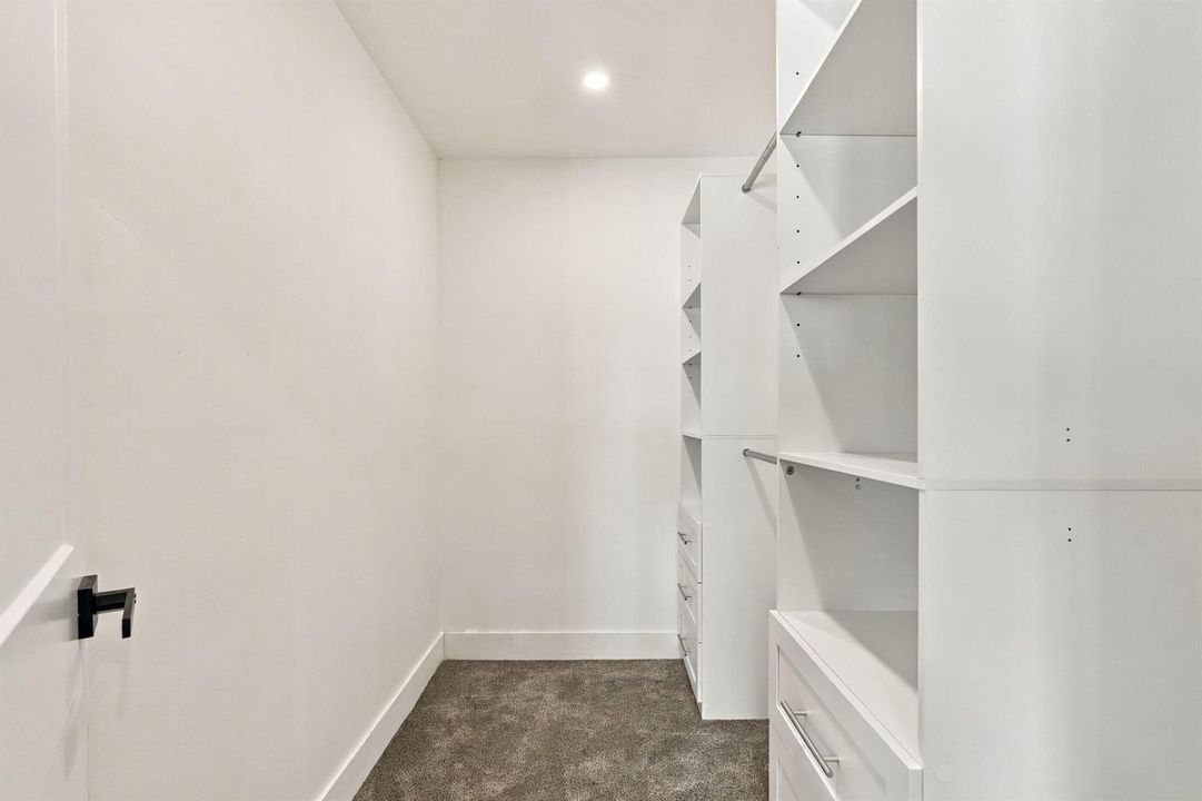 Guest Walking Closet