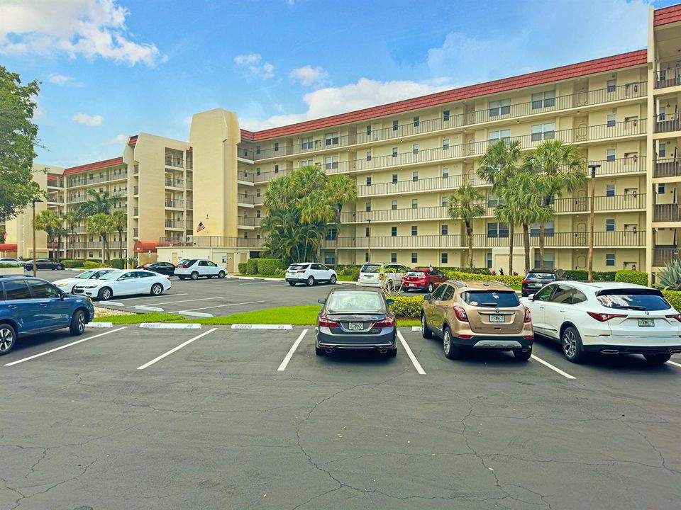 3951 VIA POINCIANA