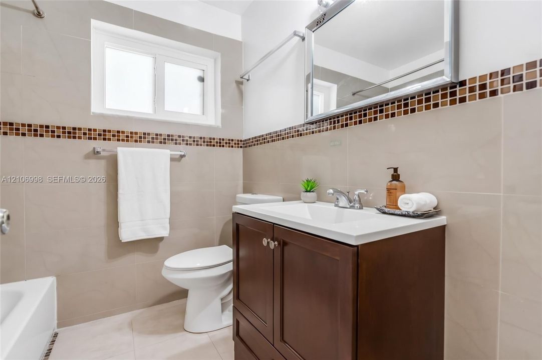 На продажу: $535,000 (3 спален, 2 ванн, 1950 Квадратных фут)