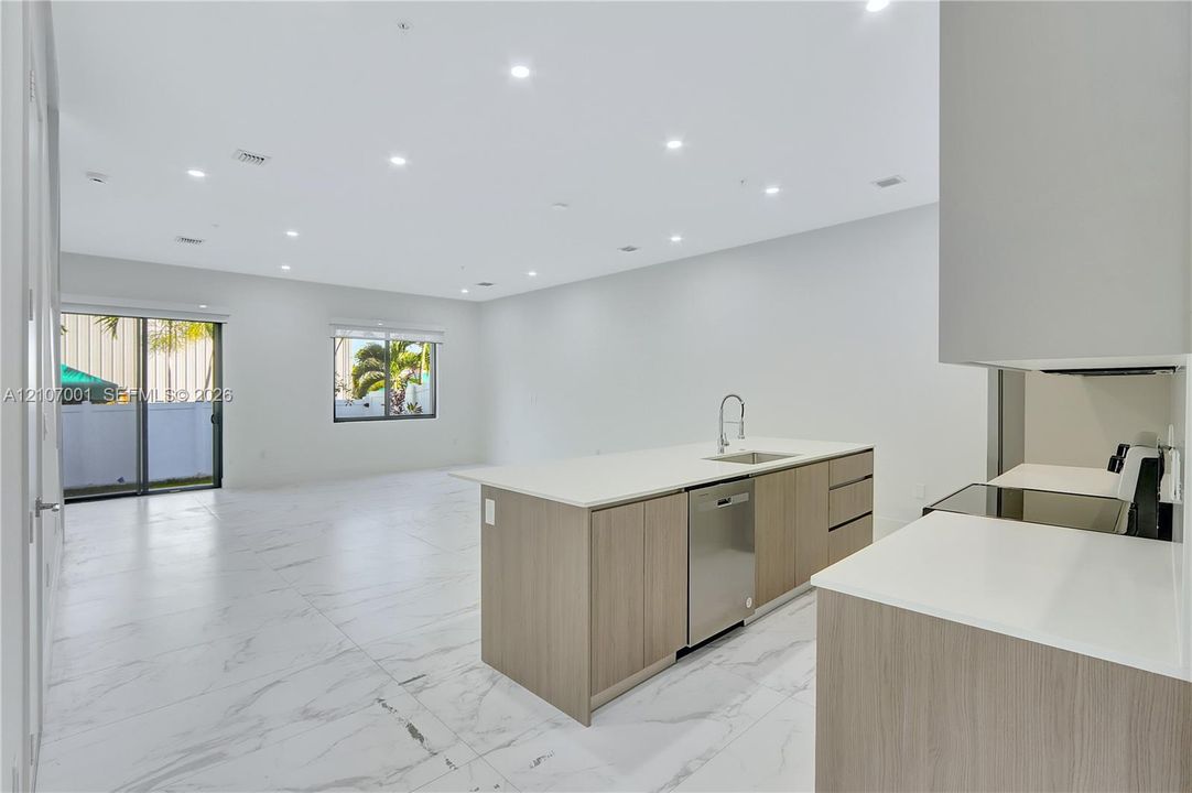 На продажу: $525,000 (3 спален, 2 ванн, 1874 Квадратных фут)