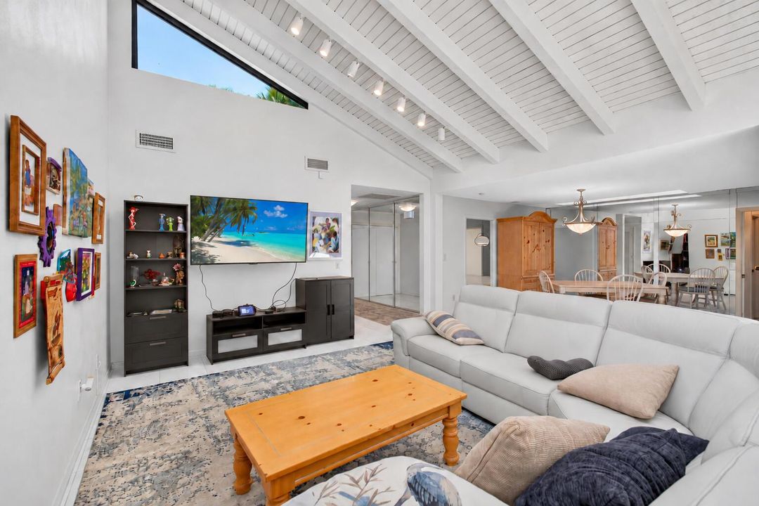 12_Living_room_seating