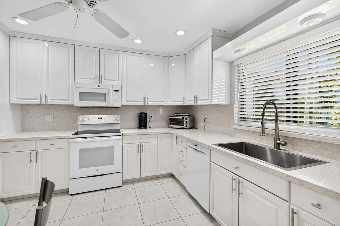 04_Kitchen_sink_and_range