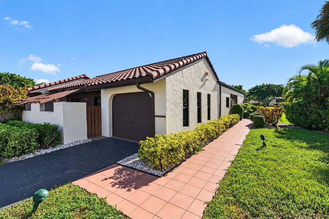 30_Front_exterior_side_view