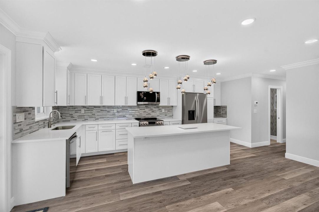 02_Kitchen_wide_Original