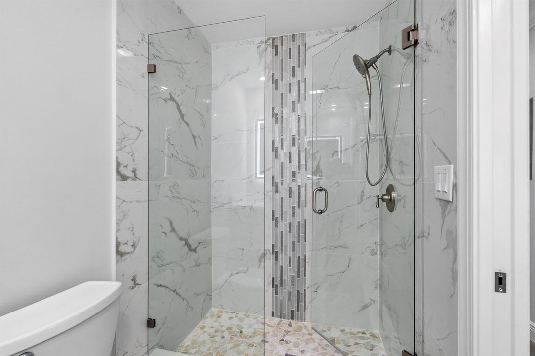 08_Bathroom_1_shower_Original