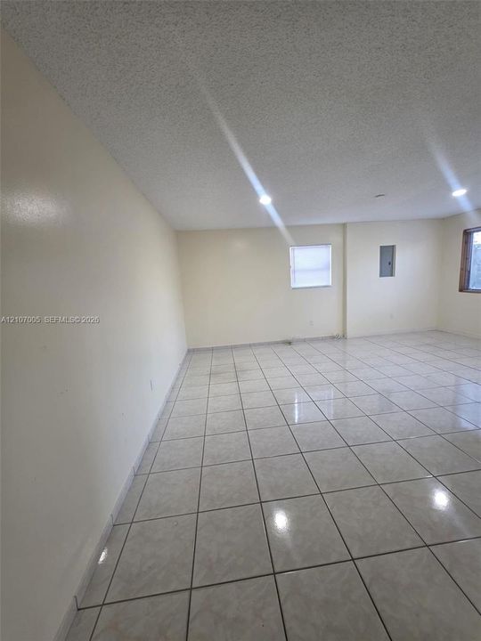 В аренду: $3,800 (3 спален, 1 ванн, 1600 Квадратных фут)