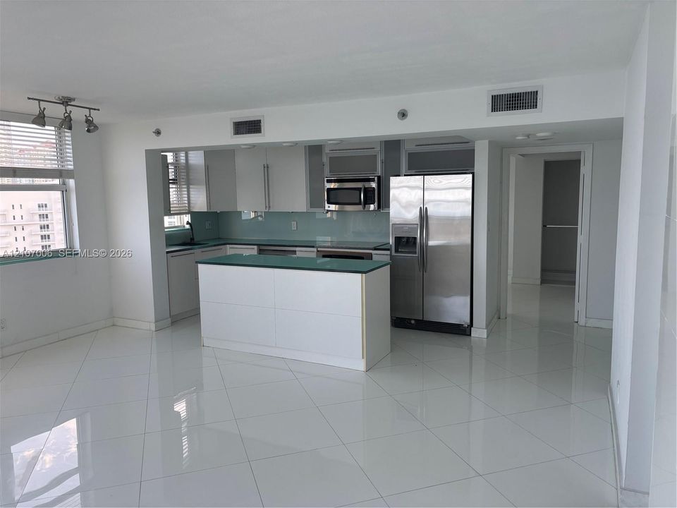 В аренду: $4,500 (2 спален, 2 ванн, 1065 Квадратных фут)