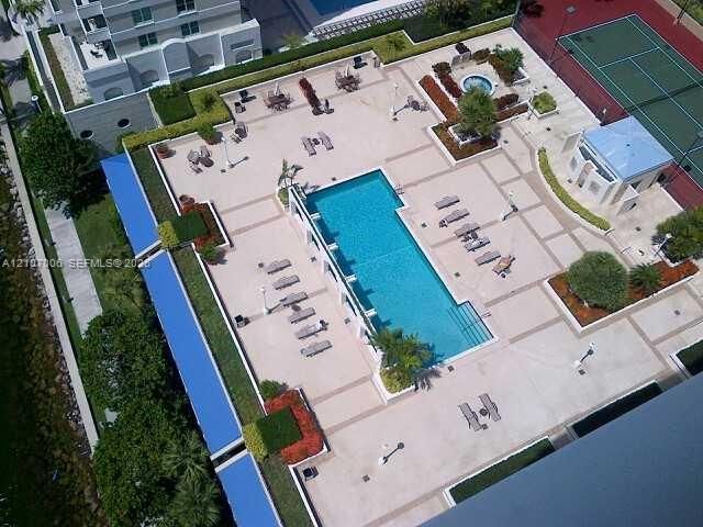 В аренду: $4,500 (2 спален, 2 ванн, 1065 Квадратных фут)
