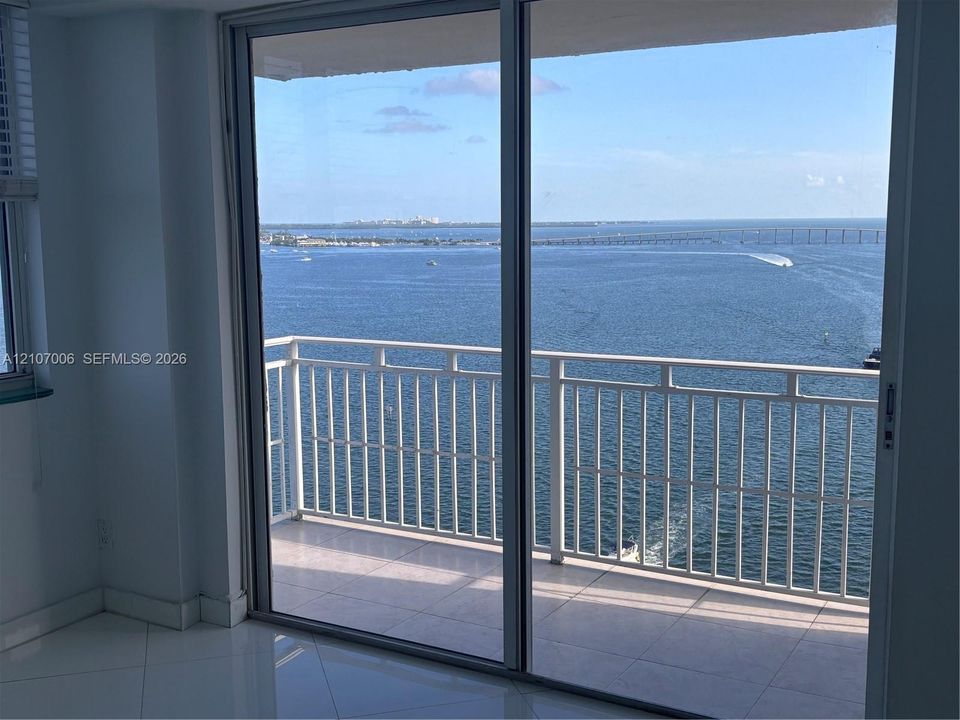 В аренду: $4,500 (2 спален, 2 ванн, 1065 Квадратных фут)