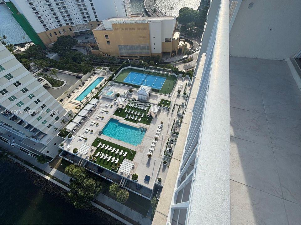 В аренду: $4,500 (2 спален, 2 ванн, 1065 Квадратных фут)