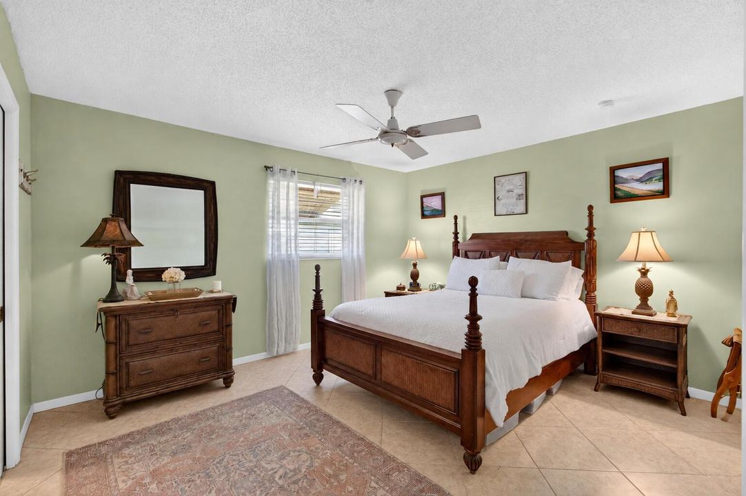 17_green_bedroom_DSC_9041