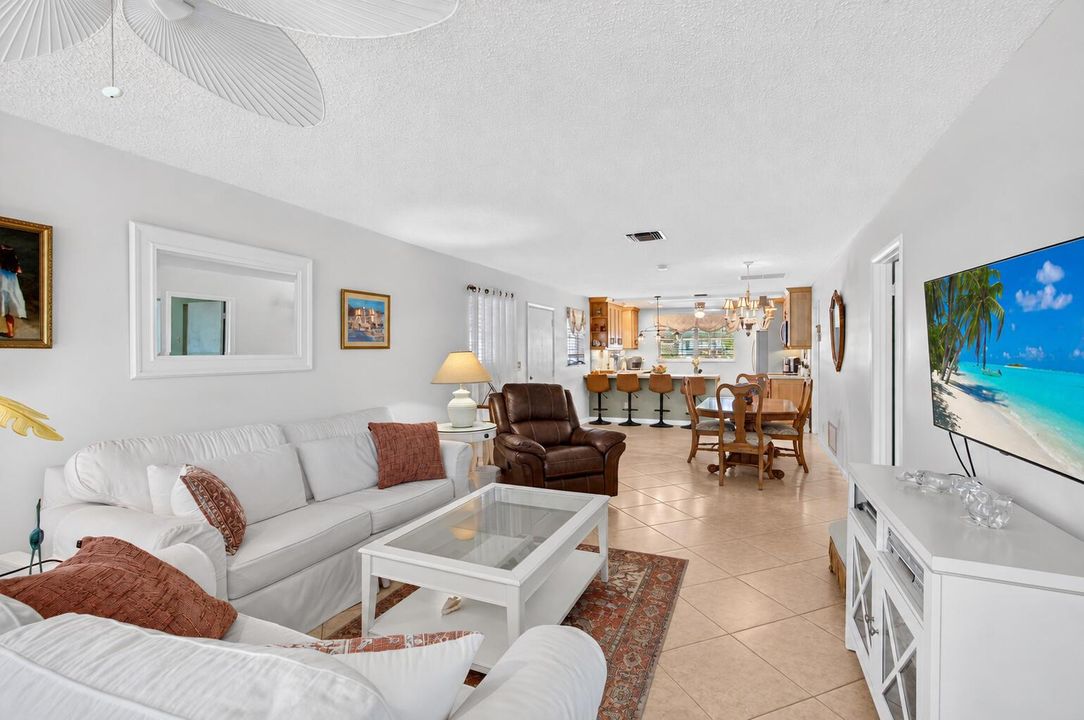 12_living_room_reverse_angle_DSC_8927