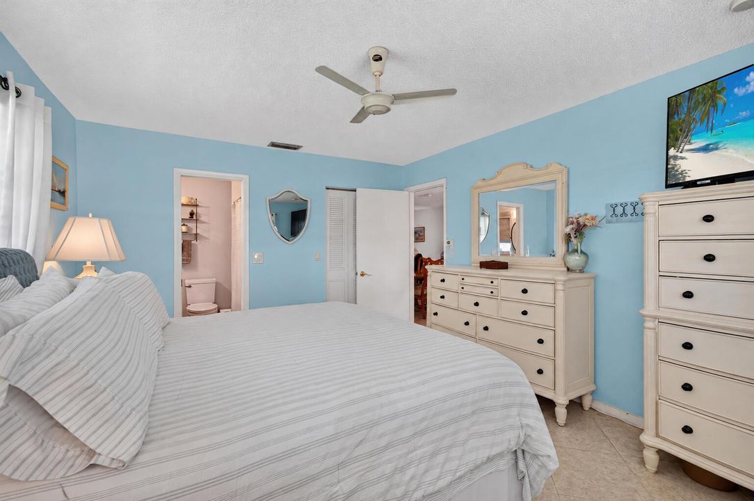 16_blue_bedroom_reverse_angle_DSC_9169