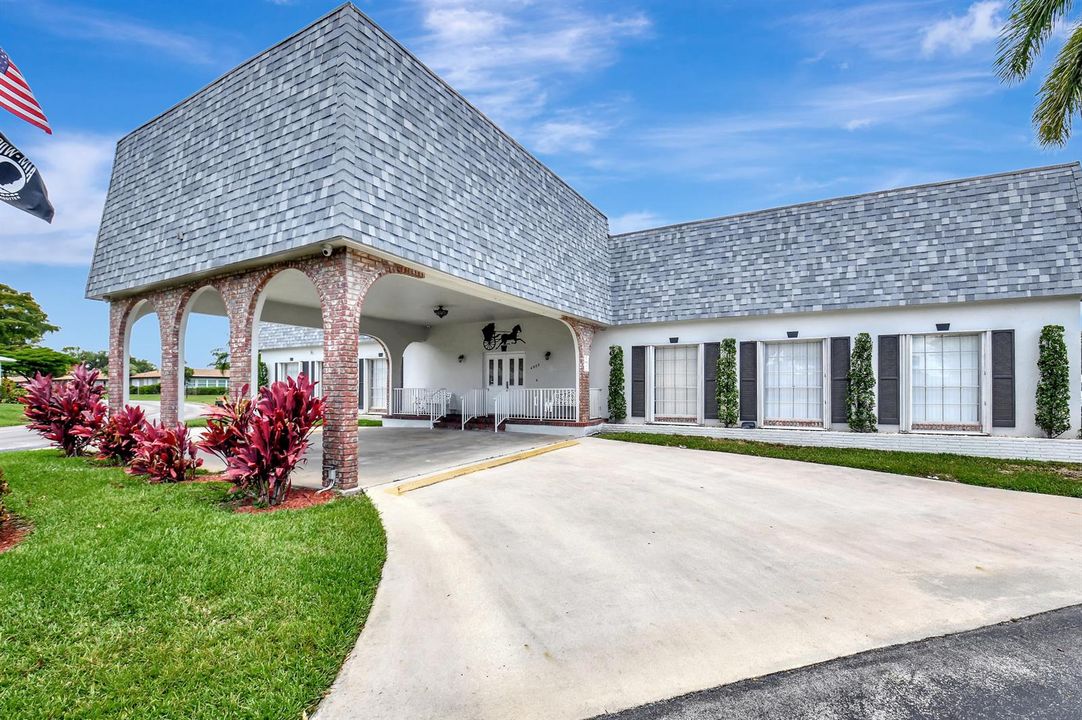 28_community_clubhouse_exterior_DSC_1421